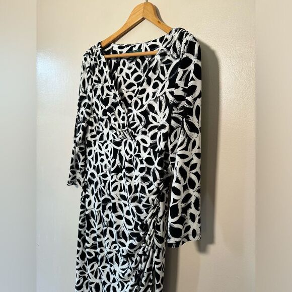 SALE! B/W Ralph Lauren Patterned Ruched Dress Size 12 EUC - Picture 3 of 5